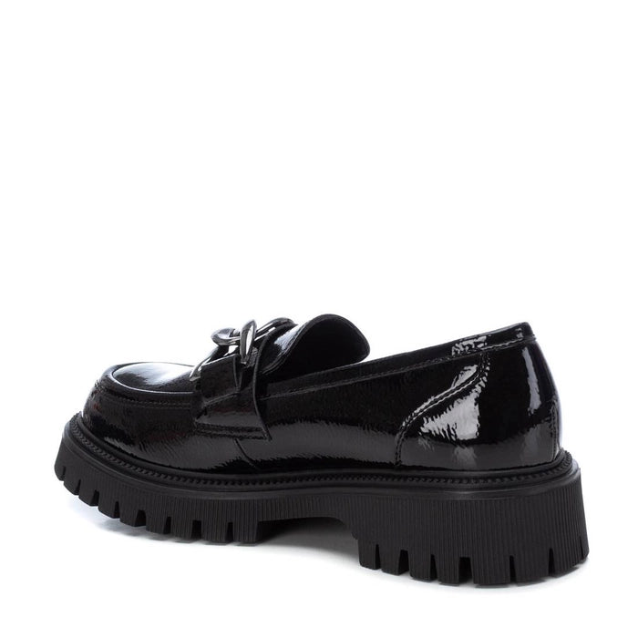 Zapato Negro Charol Con Cadena - XTI