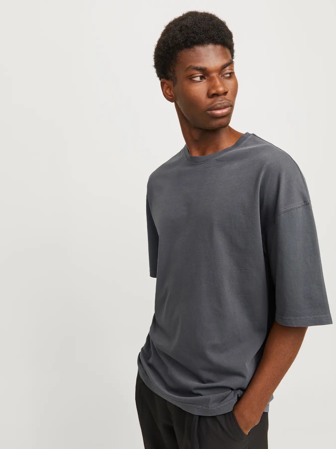 Camiseta Oversize Gris Oscuro - Jack & Jones