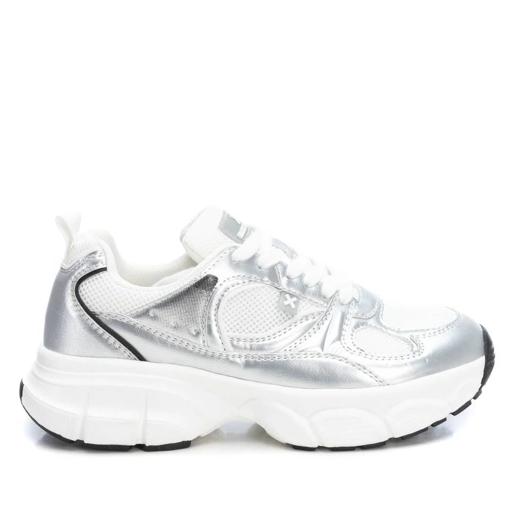 NOVEDAD Deportivas Plateadas - XTI