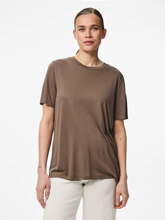 NOVEDAD Camiseta Marrón - Pieces